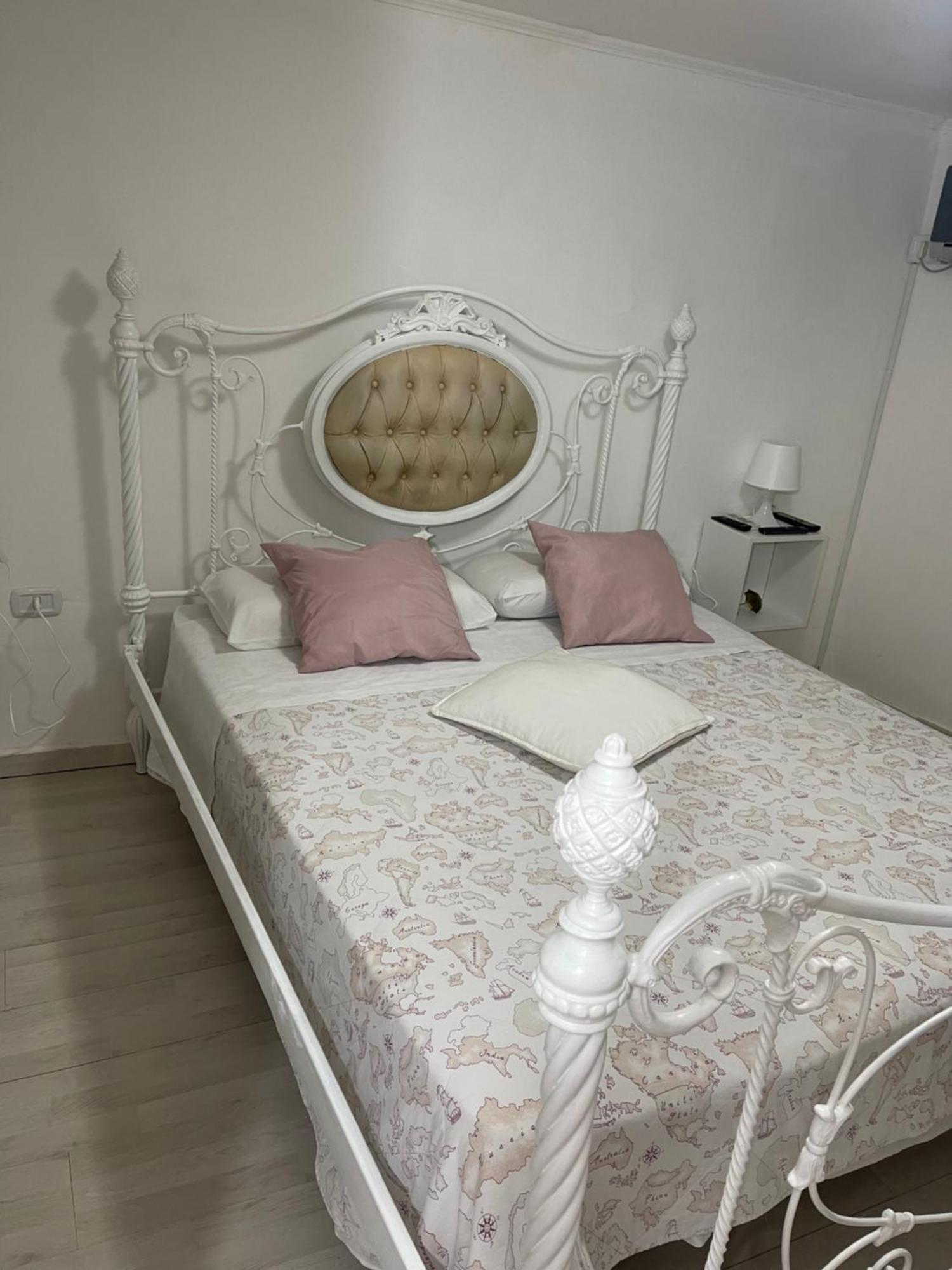 Couette-café Scugnizzi Naples